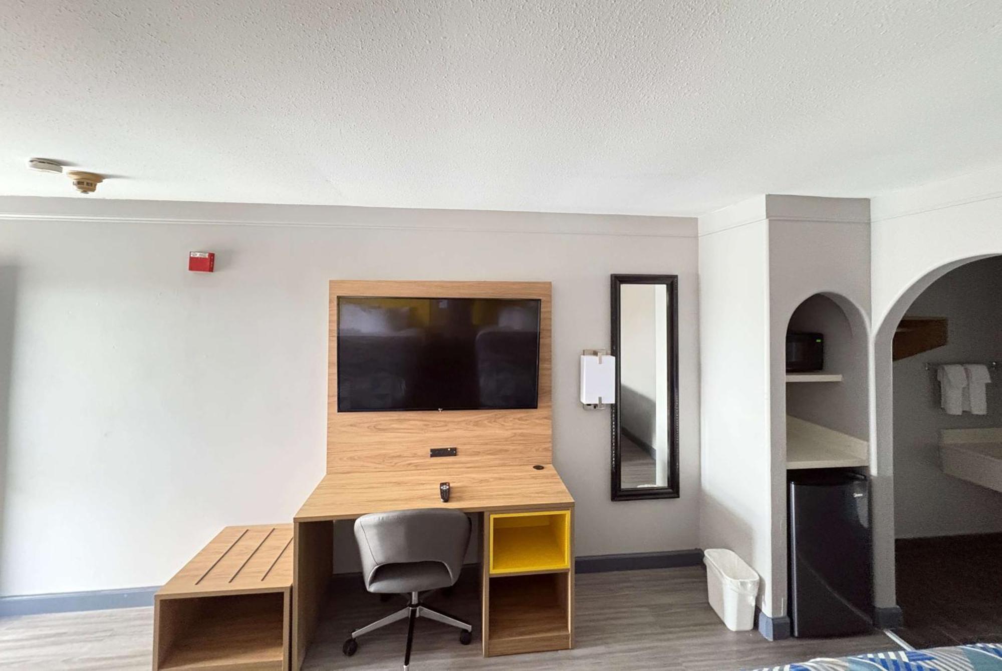 Days Inn By Wyndham Gonzales Extérieur photo