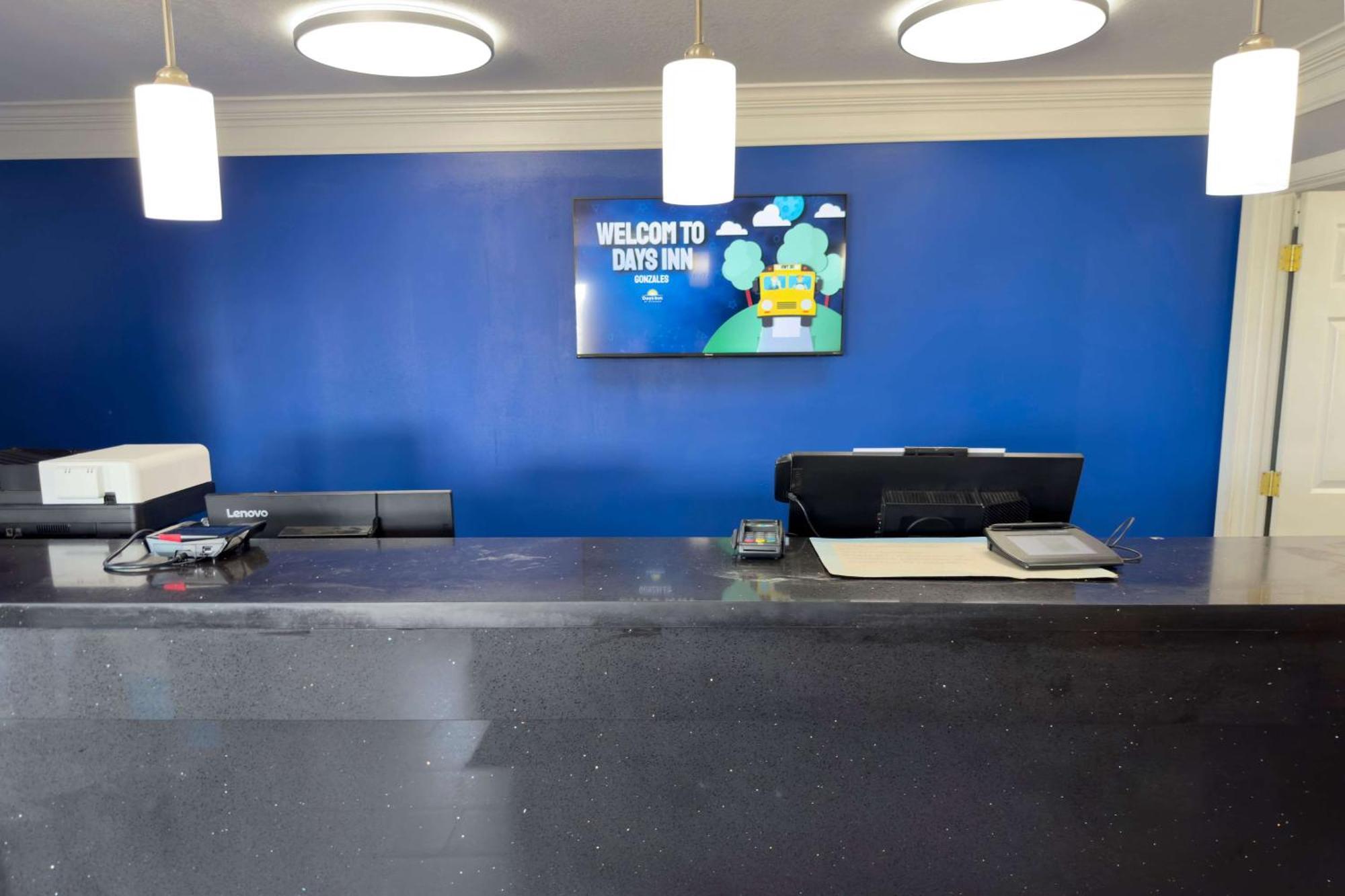 Days Inn By Wyndham Gonzales Extérieur photo